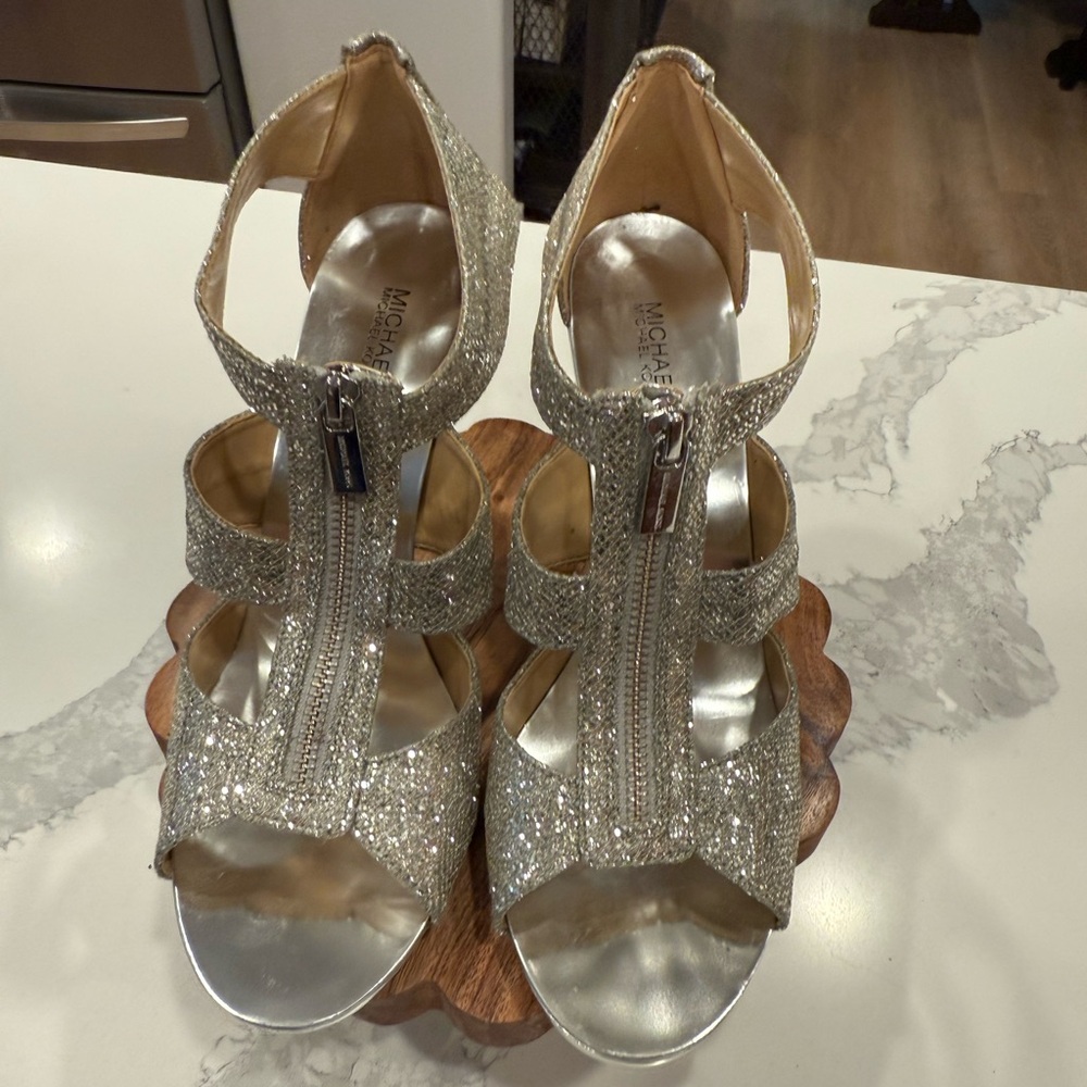 NEW! Michael Kors~Berkley T Strap 4" SilverMetallic Heels Size 9.5